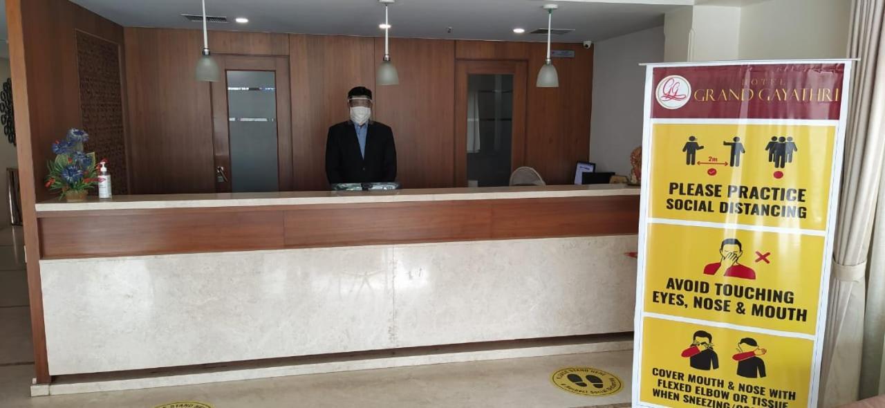 Hotel Grand Gayathri Khammam Exterior foto